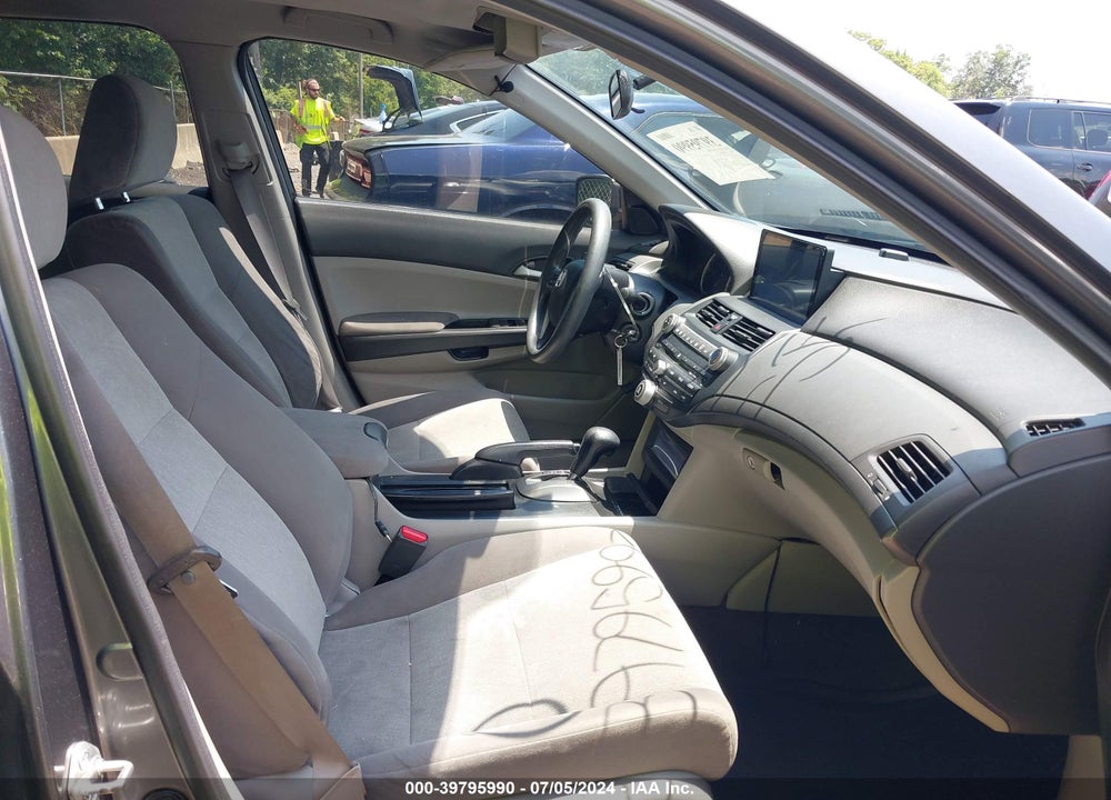 2010 HONDA ACCORD 2.4 LX VIN: 1HGCP2F38AA078044