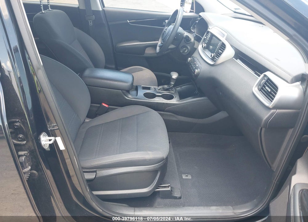 2019 KIA SORENTO 2.4L LX VIN: 5XYPG4A34KG574964