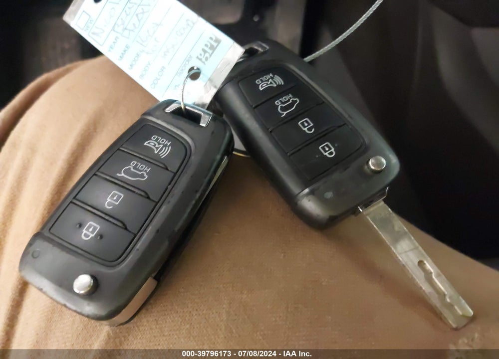 2019 HYUNDAI SANTA FE SE VIN: 5NMS2CAD1KH121726