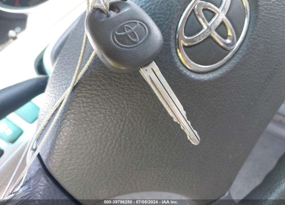 2005 TOYOTA HIGHLANDER VIN: JTEDD21A450124879