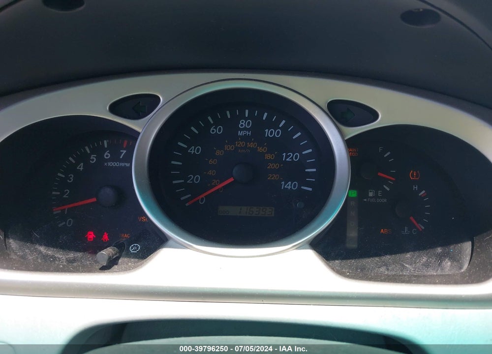 2005 TOYOTA HIGHLANDER VIN: JTEDD21A450124879