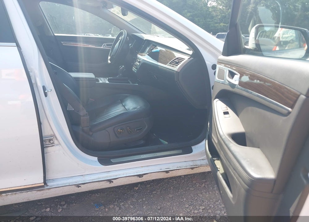 2016 HYUNDAI GENESIS 3.8 VIN: KMHGN4JE3GU110329