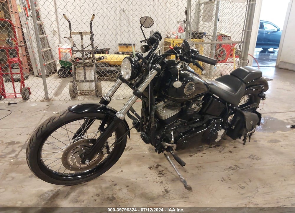 2011 HARLEY-DAVIDSON FXS VIN: 1HD1JP520BB030108