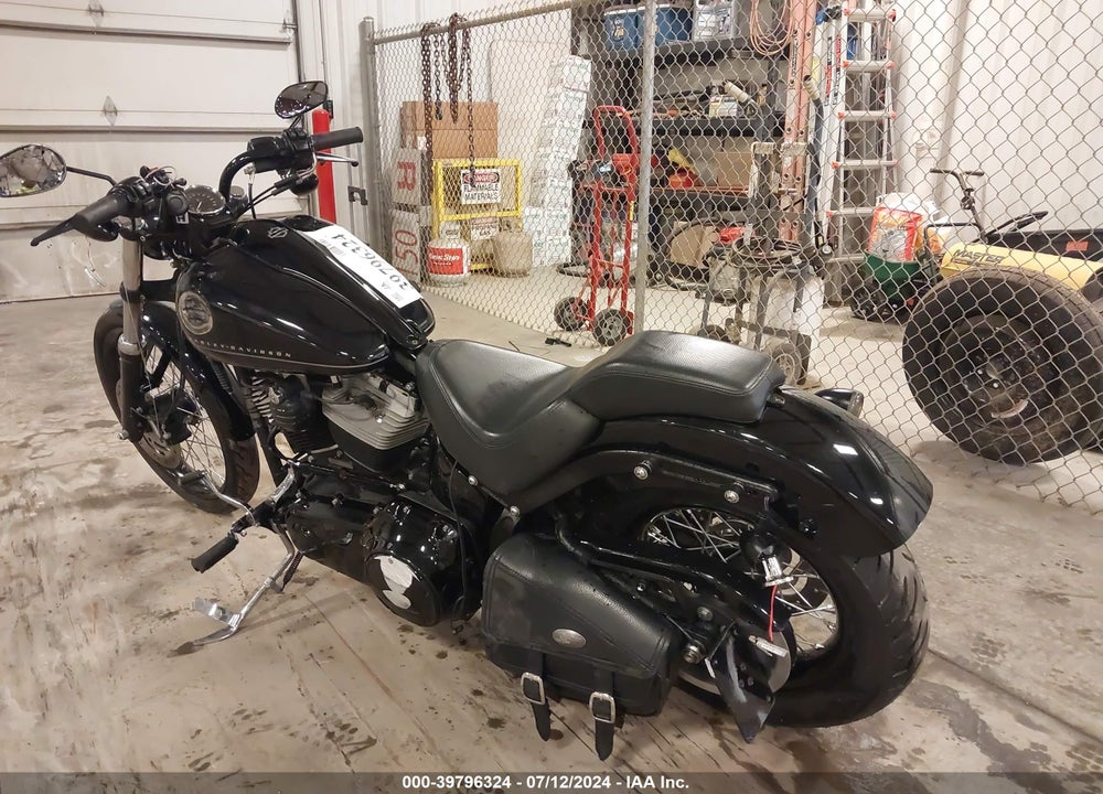 2011 HARLEY-DAVIDSON FXS VIN: 1HD1JP520BB030108