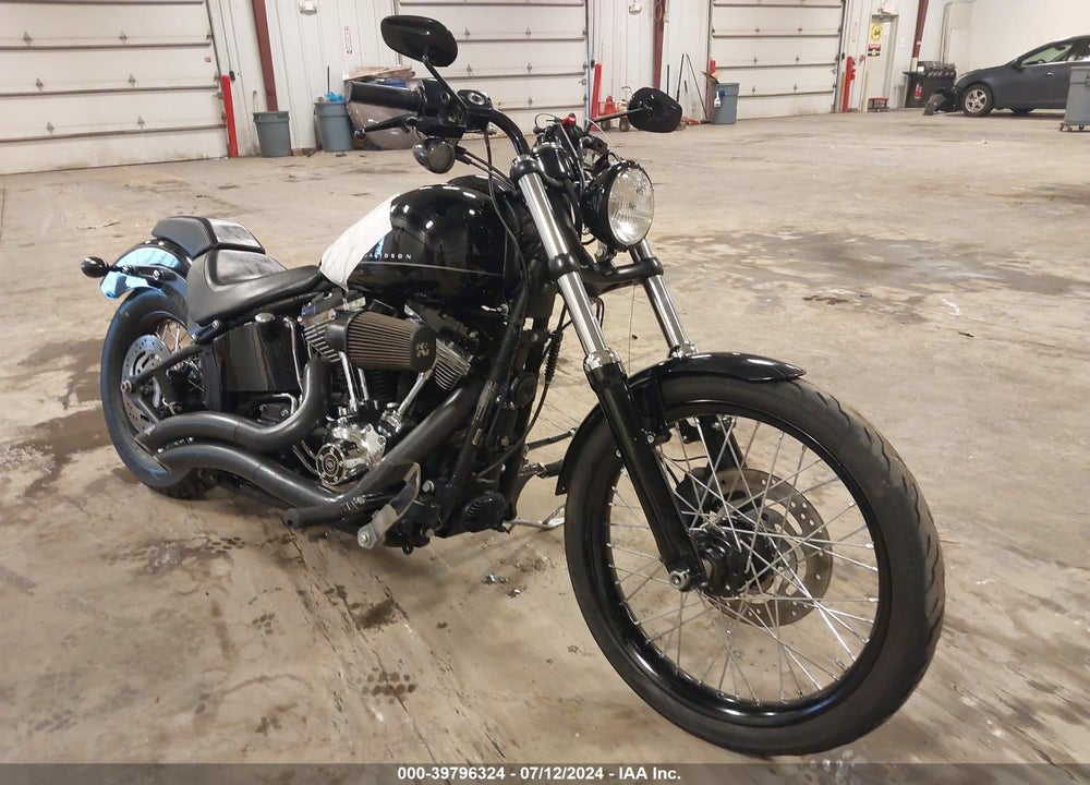 2011 HARLEY-DAVIDSON FXS VIN: 1HD1JP520BB030108