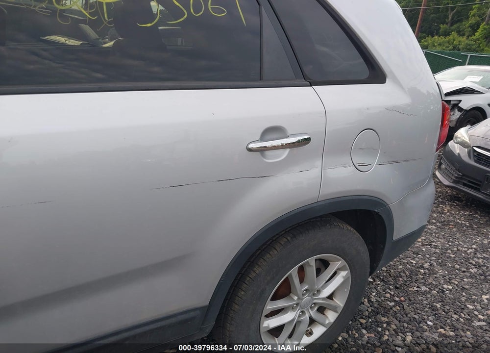 2014 KIA SORENTO LX V6 VIN: 5XYKTDA7XEG482142