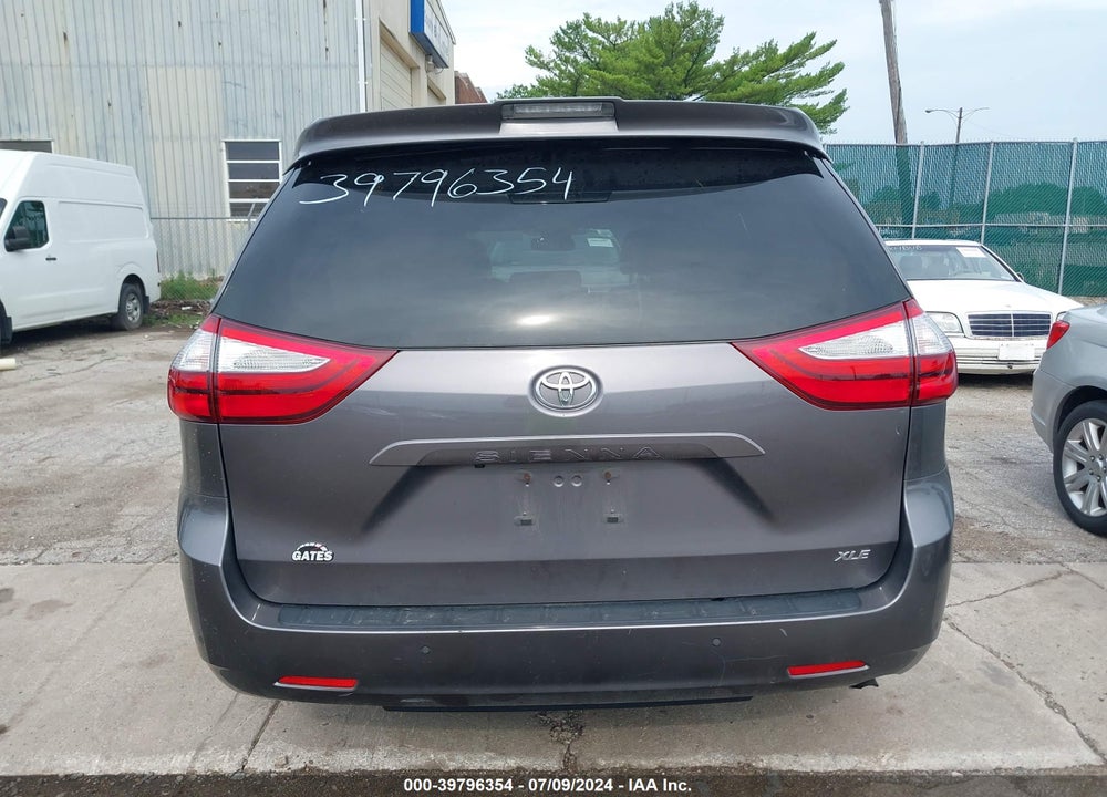 2019 TOYOTA SIENNA XLE 8 PASSENGER VIN: 5TDYZ3DC2KS993600