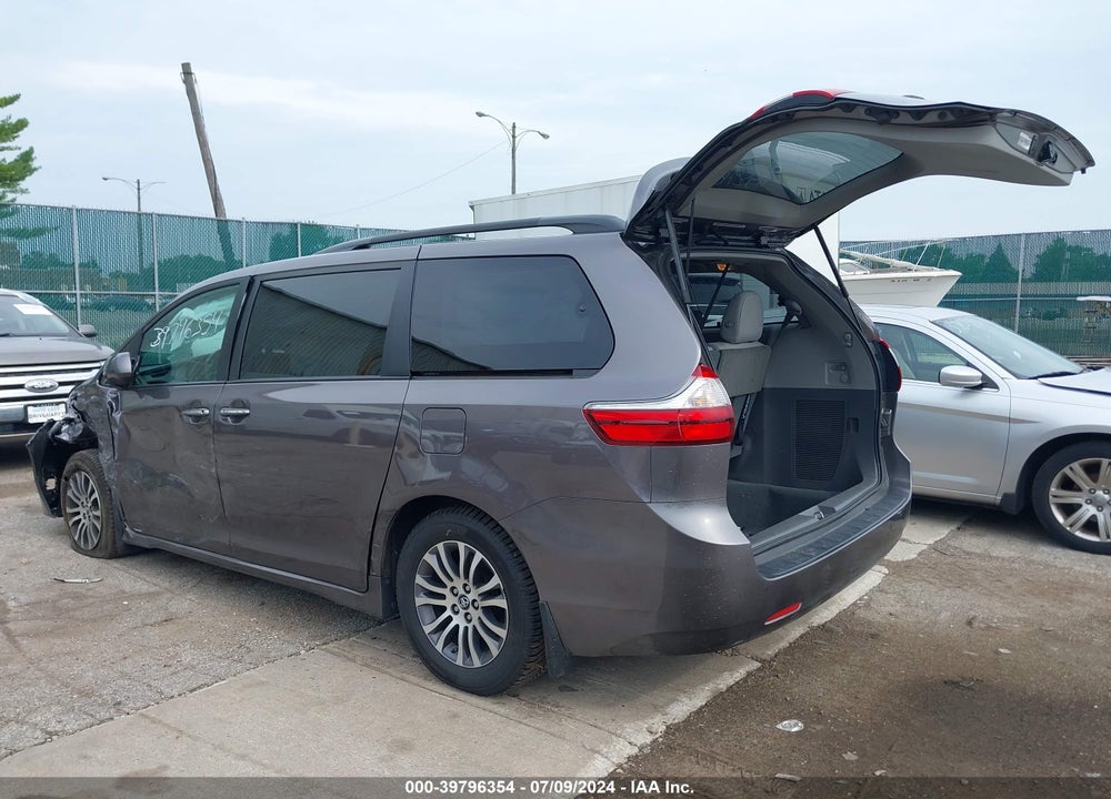 2019 TOYOTA SIENNA XLE 8 PASSENGER VIN: 5TDYZ3DC2KS993600