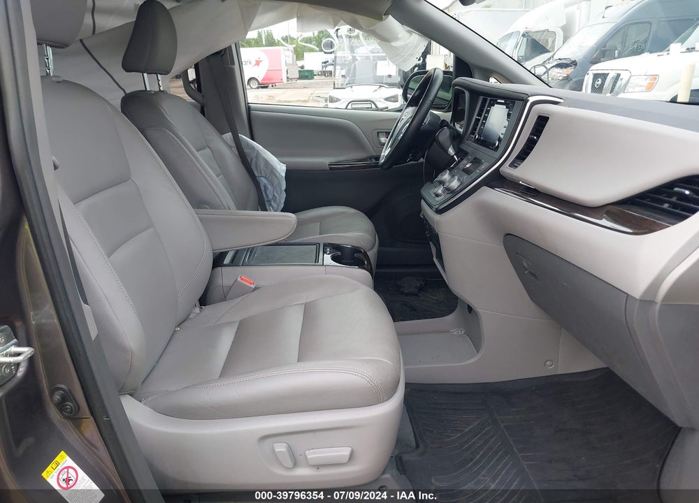 2019 TOYOTA SIENNA XLE 8 PASSENGER VIN: 5TDYZ3DC2KS993600