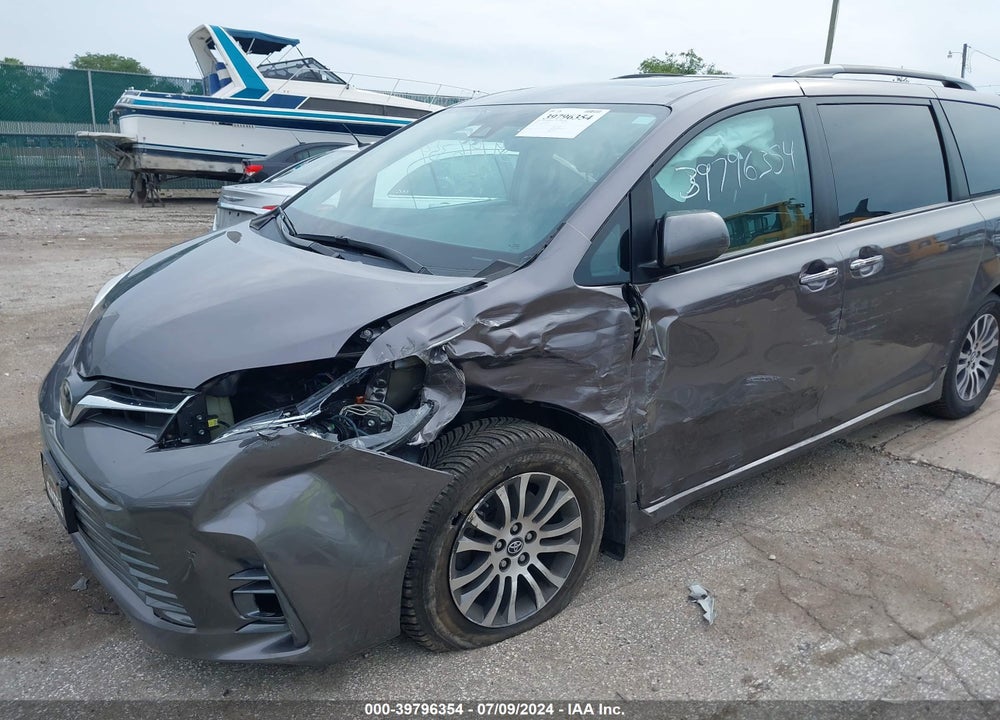 2019 TOYOTA SIENNA XLE 8 PASSENGER VIN: 5TDYZ3DC2KS993600