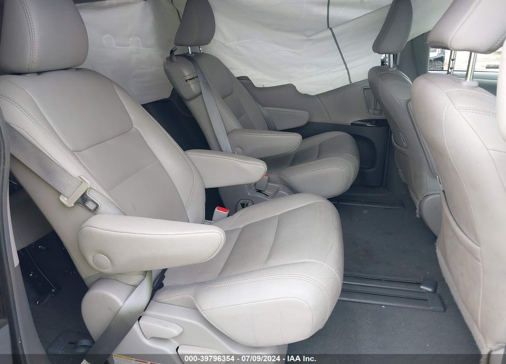 2019 TOYOTA SIENNA XLE 8 PASSENGER VIN: 5TDYZ3DC2KS993600
