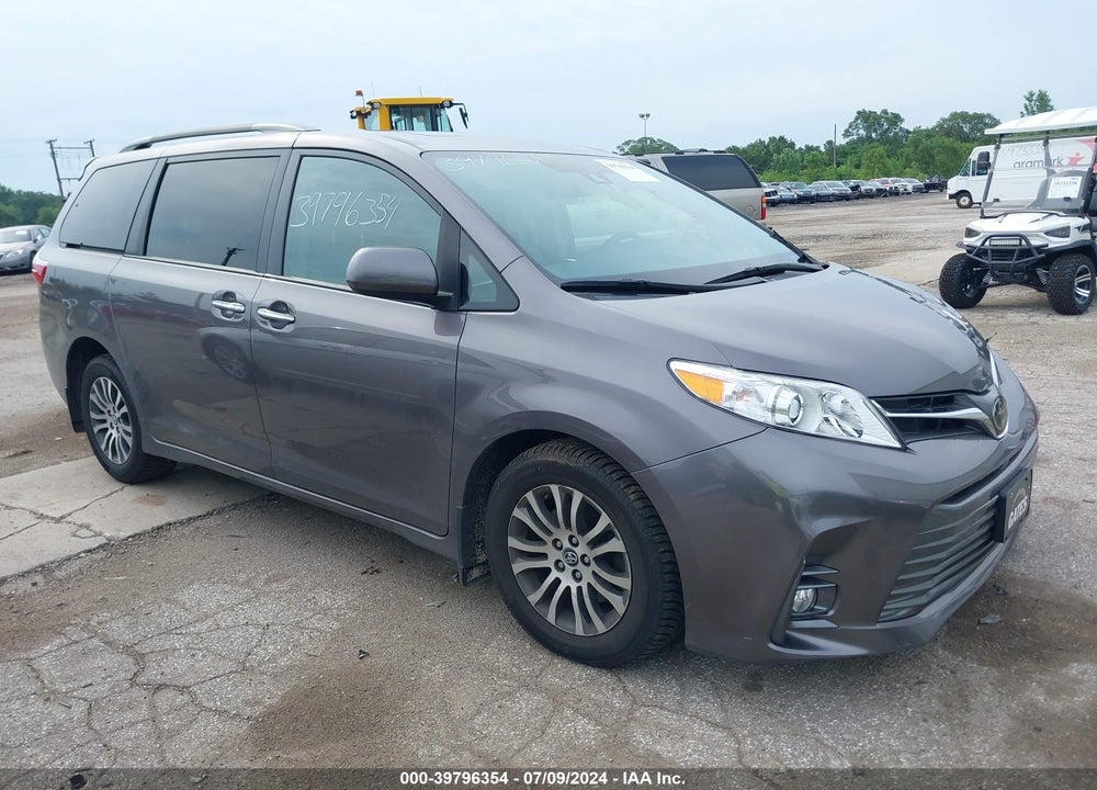 2019 TOYOTA SIENNA XLE 8 PASSENGER VIN: 5TDYZ3DC2KS993600