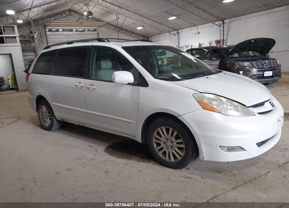2008 TOYOTA SIENNA XLE VIN: 5TDBK22C88S016333