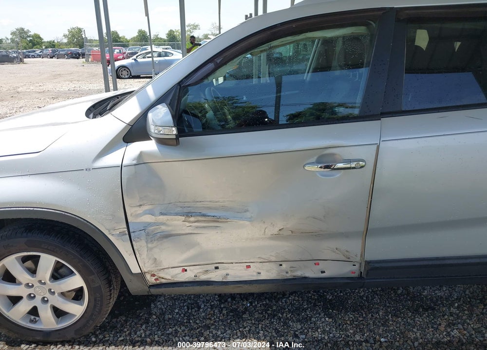 2013 KIA SORENTO LX VIN: 5XYKT3A65DG361311