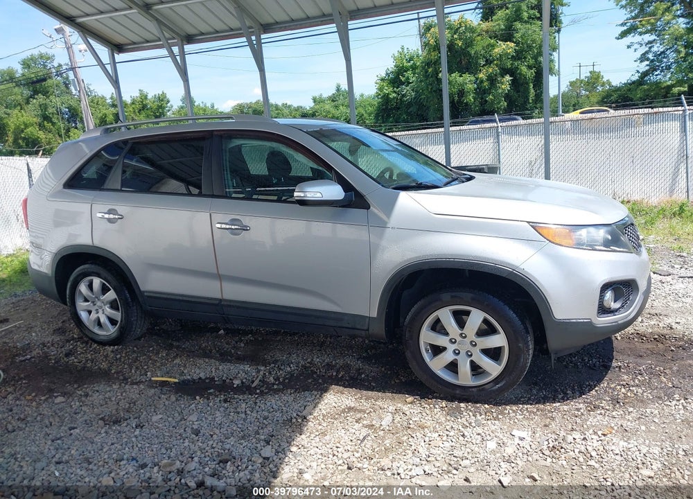 2013 KIA SORENTO LX VIN: 5XYKT3A65DG361311