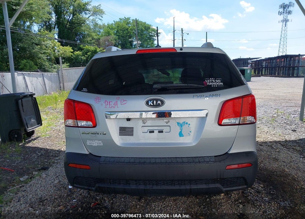 2013 KIA SORENTO LX VIN: 5XYKT3A65DG361311