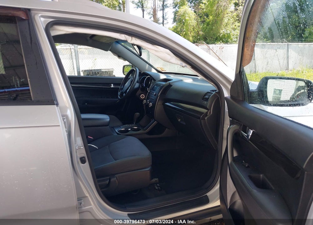 2013 KIA SORENTO LX VIN: 5XYKT3A65DG361311
