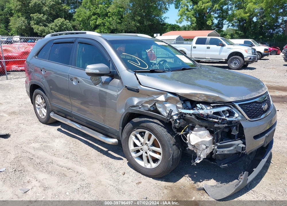 2015 KIA SORENTO LX VIN: 5XYKT3A67FG588924