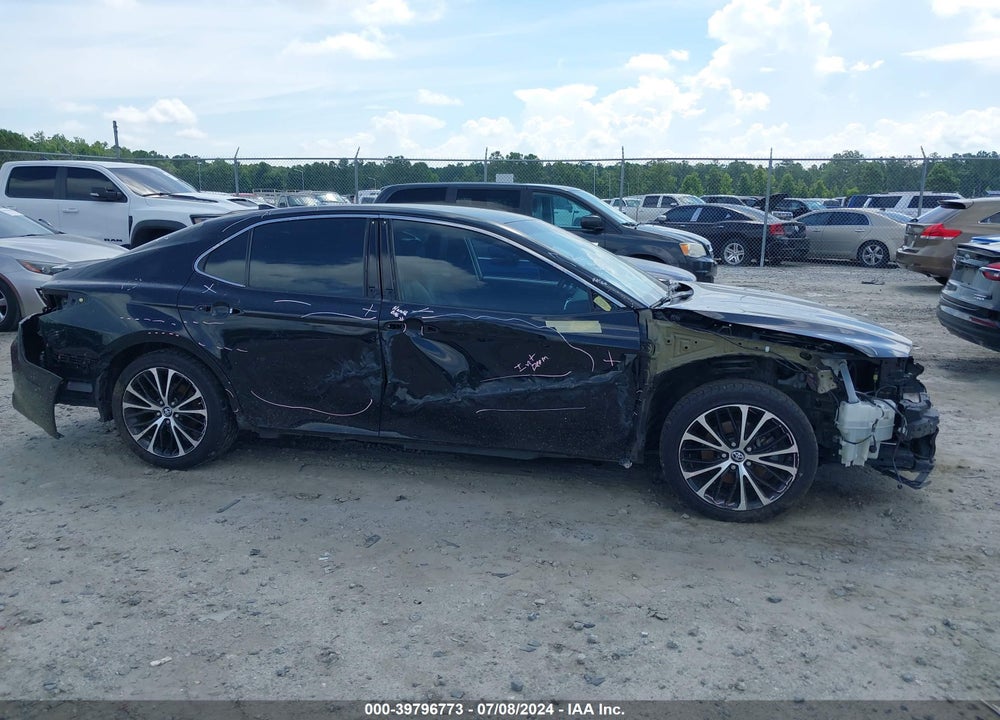 2018 TOYOTA CAMRY SE VIN: 4T1B11HK5JU107021