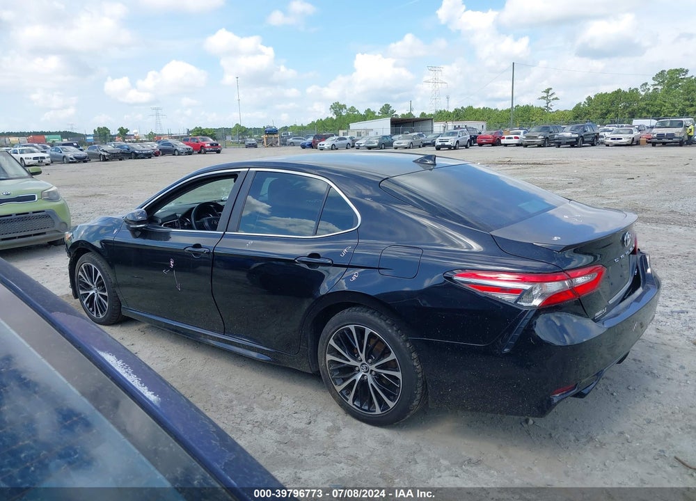 2018 TOYOTA CAMRY SE VIN: 4T1B11HK5JU107021
