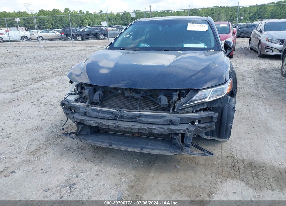 2018 TOYOTA CAMRY SE VIN: 4T1B11HK5JU107021
