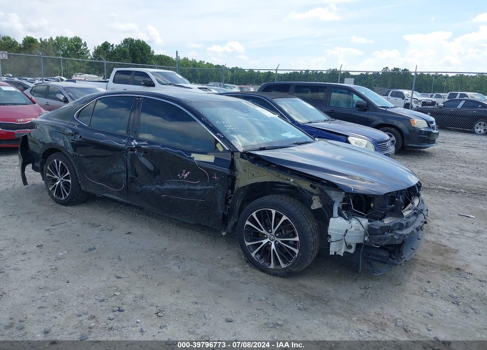 2018 TOYOTA CAMRY SE VIN: 4T1B11HK5JU107021