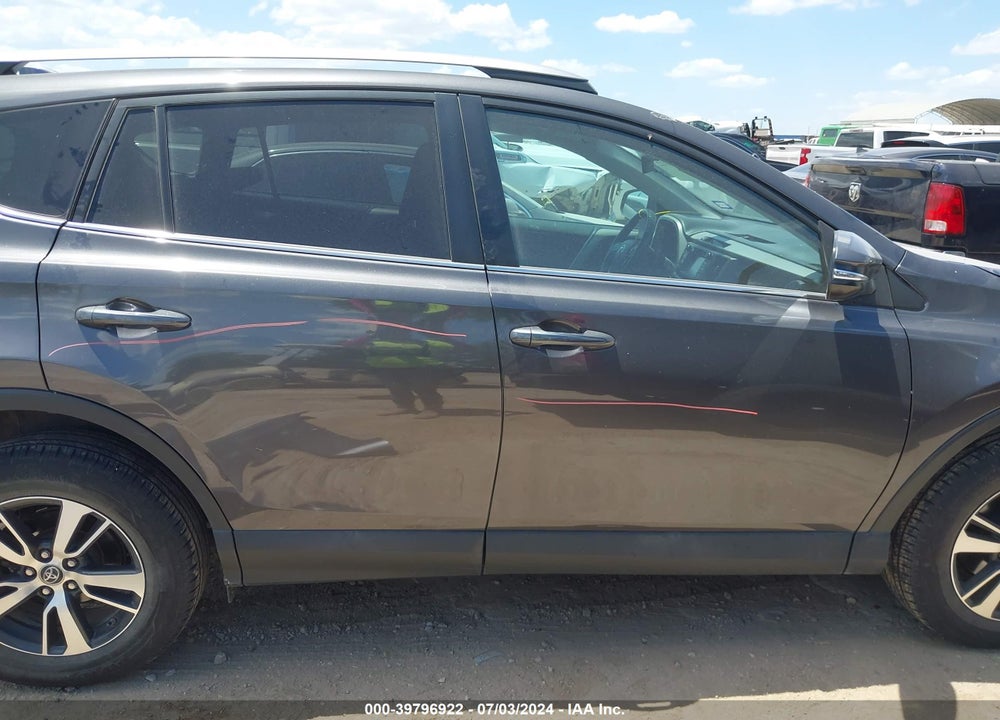 2018 TOYOTA RAV4 XLE VIN: 2T3RFREV7JW793857