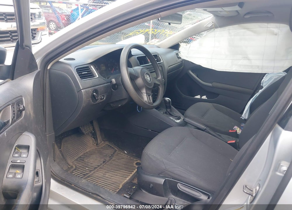 2011 VOLKSWAGEN JETTA 2.0L S VIN: 3VW2K7AJ3BM078904