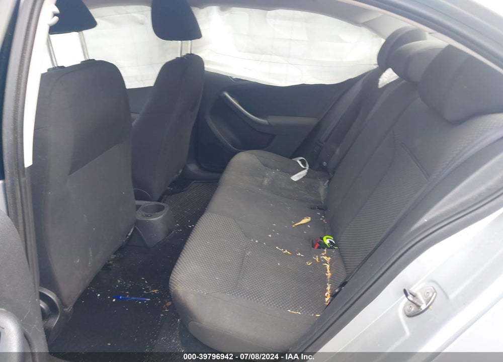 2011 VOLKSWAGEN JETTA 2.0L S VIN: 3VW2K7AJ3BM078904
