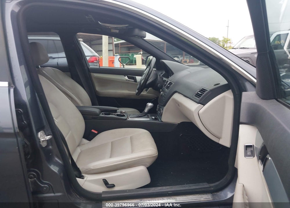 2009 MERCEDES-BENZ C 300 VIN: WDDGF54X49R045832