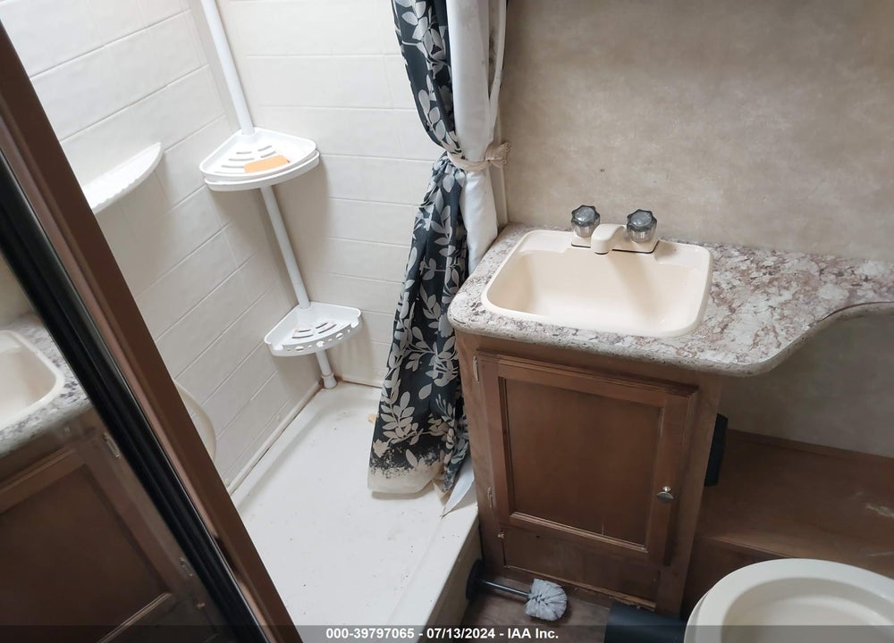 2016 GULFSTREAM 23CSK VIN: 1NL1DTK27G1032046