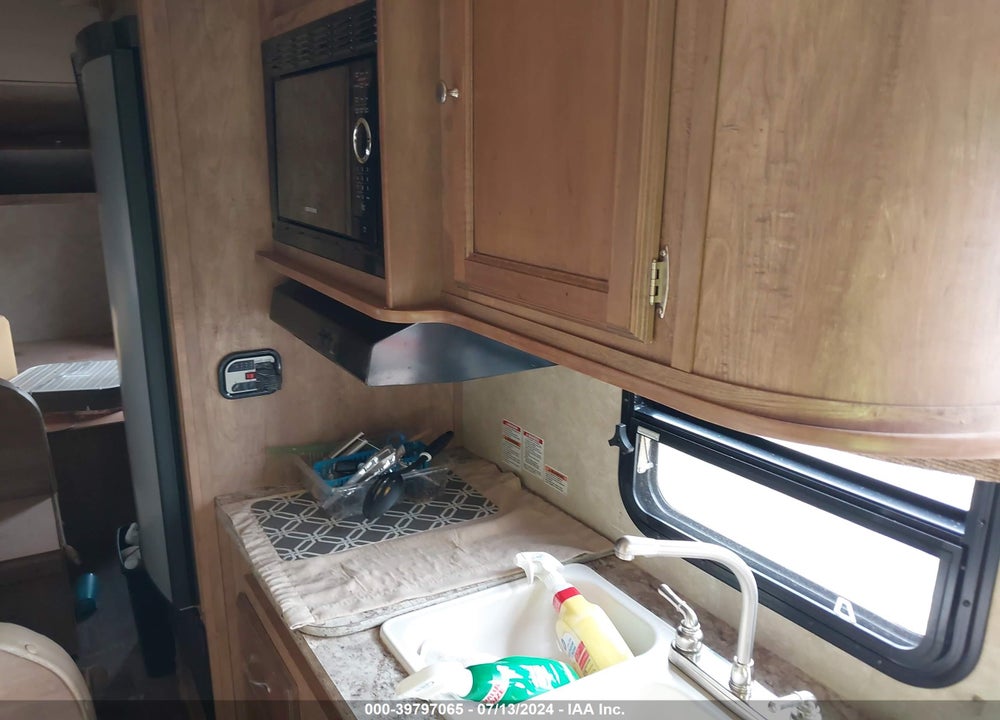 2016 GULFSTREAM 23CSK VIN: 1NL1DTK27G1032046