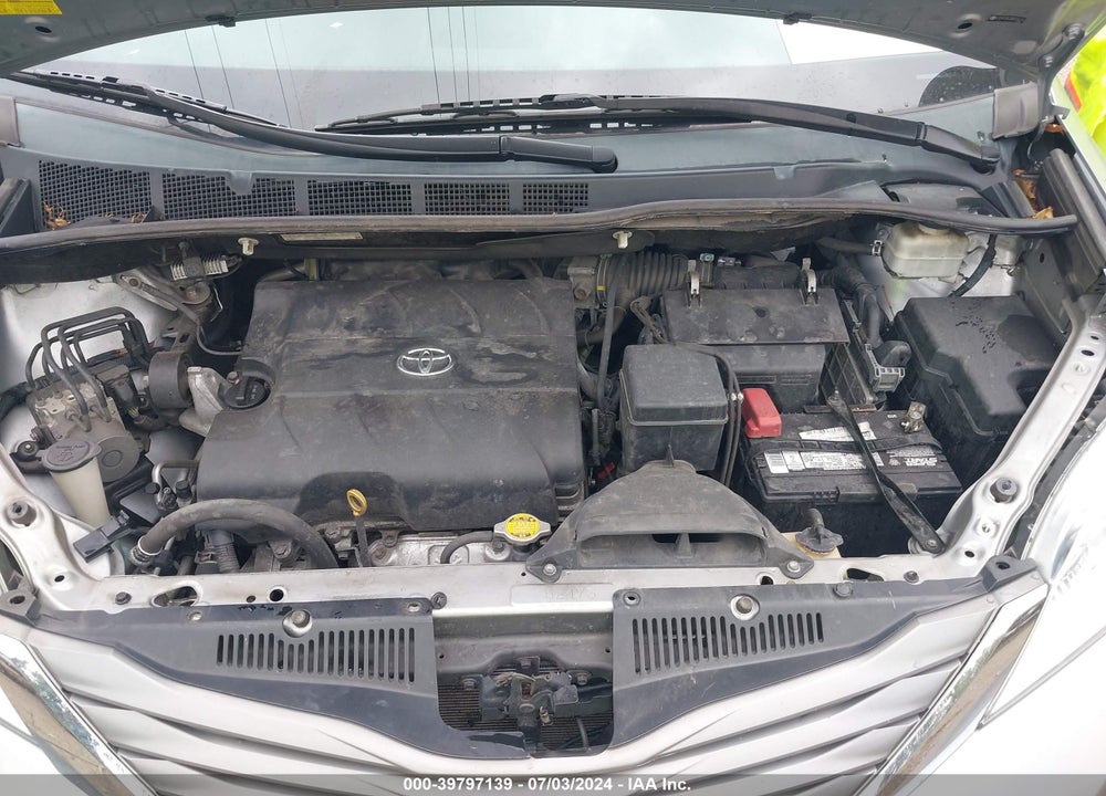 2013 TOYOTA SIENNA XLE V6 8 PASSENGER VIN: 5TDYK3DC3DS398214