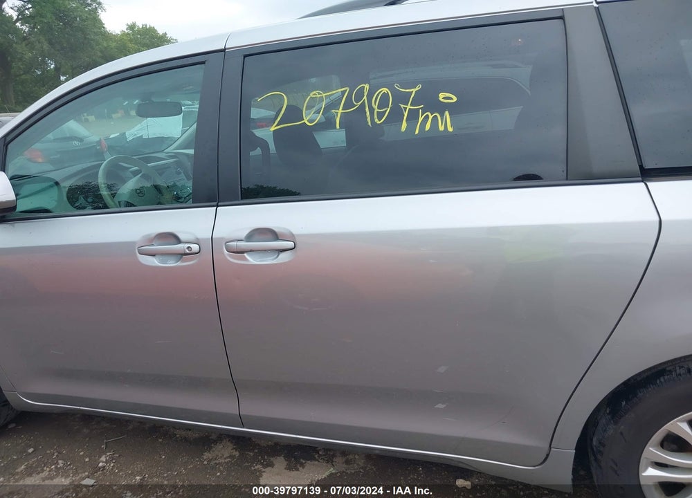 2013 TOYOTA SIENNA XLE V6 8 PASSENGER VIN: 5TDYK3DC3DS398214
