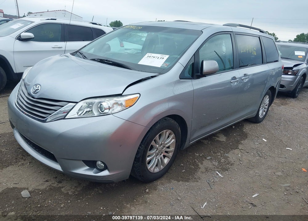 2013 TOYOTA SIENNA XLE V6 8 PASSENGER VIN: 5TDYK3DC3DS398214