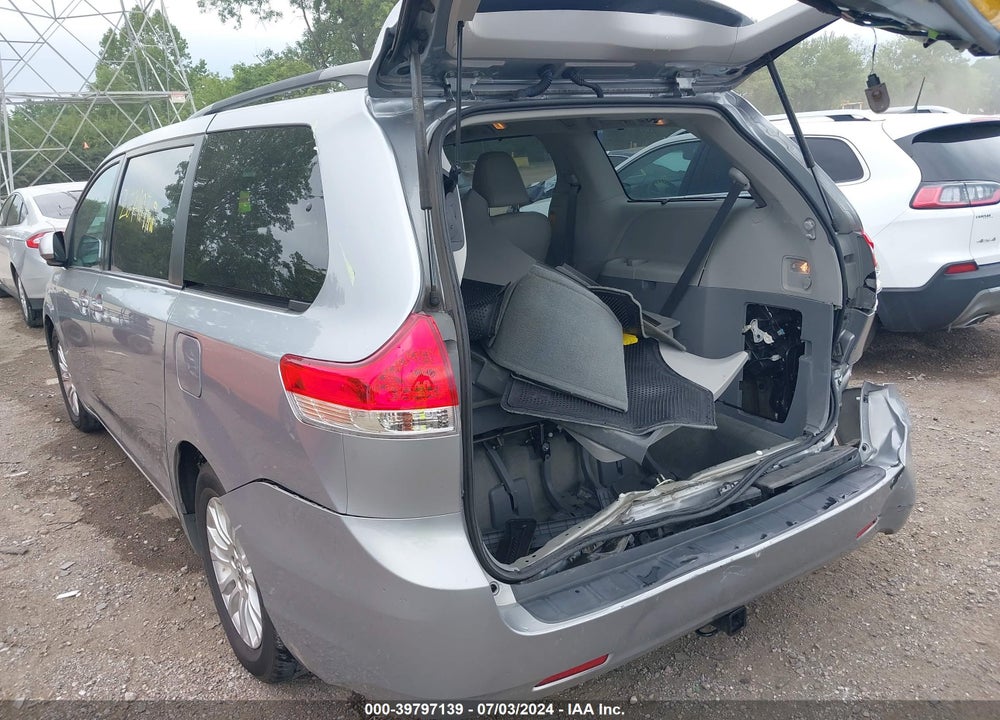 2013 TOYOTA SIENNA XLE V6 8 PASSENGER VIN: 5TDYK3DC3DS398214