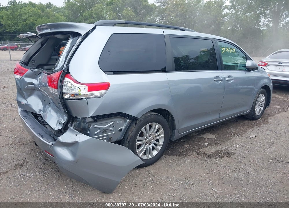 2013 TOYOTA SIENNA XLE V6 8 PASSENGER VIN: 5TDYK3DC3DS398214