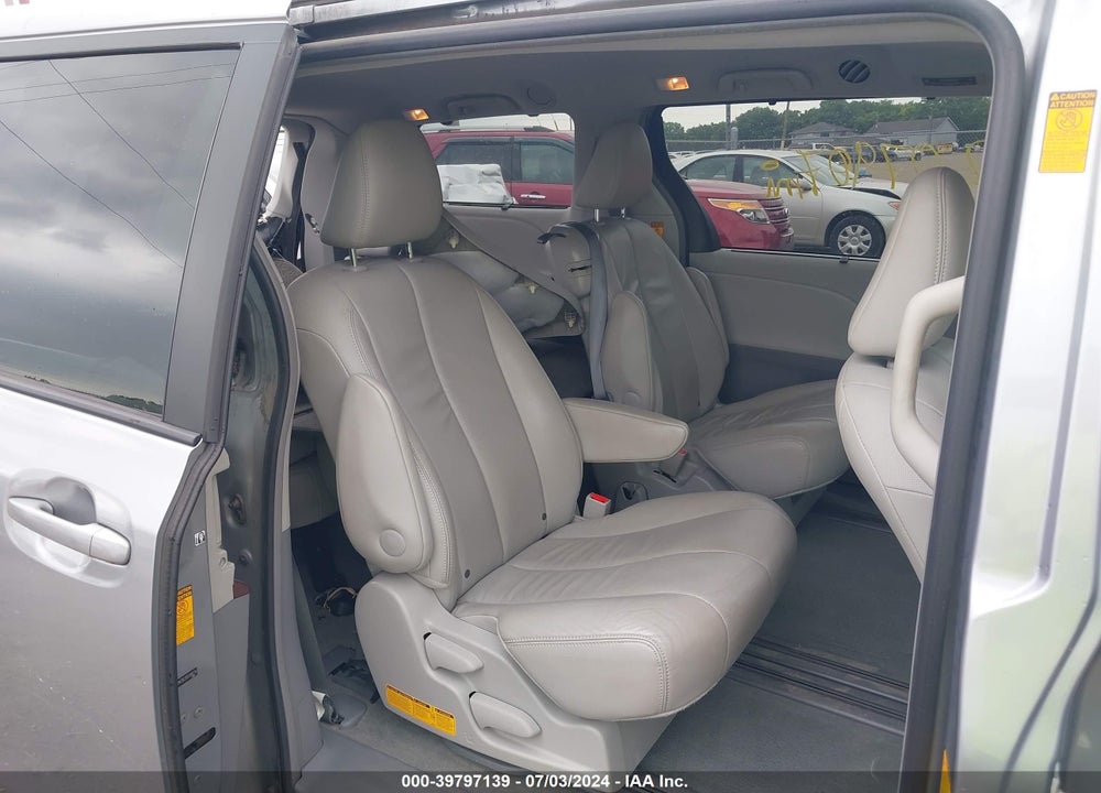 2013 TOYOTA SIENNA XLE V6 8 PASSENGER VIN: 5TDYK3DC3DS398214
