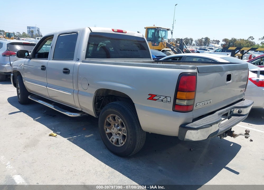 2005 GMC SIERRA 1500 SLT VIN: 2GTEK13T351155701