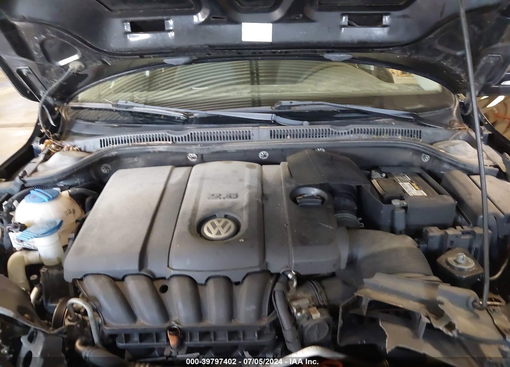 2012 VOLKSWAGEN JETTA 2.5L SE VIN: 3VWDX7AJ2CM398422