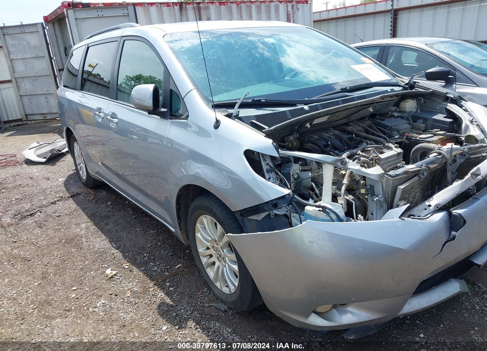 2014 TOYOTA SIENNA XLE V6 8 PASSENGER VIN: 5TDYK3DC3ES513038