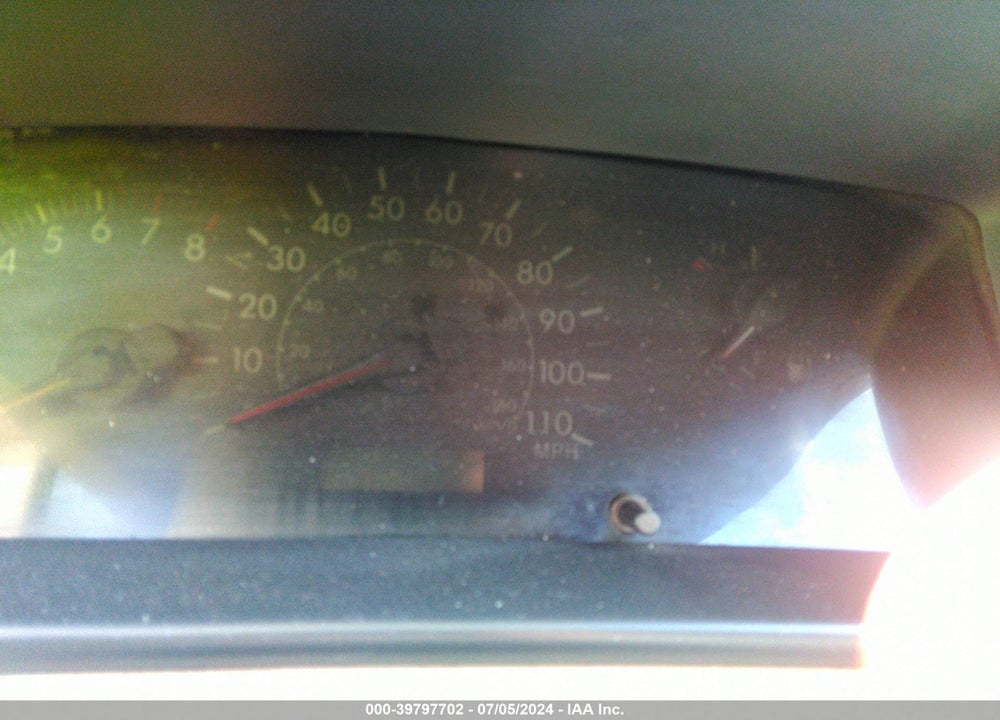 2008 TOYOTA COROLLA LE VIN: 1NXBR32E38Z008134
