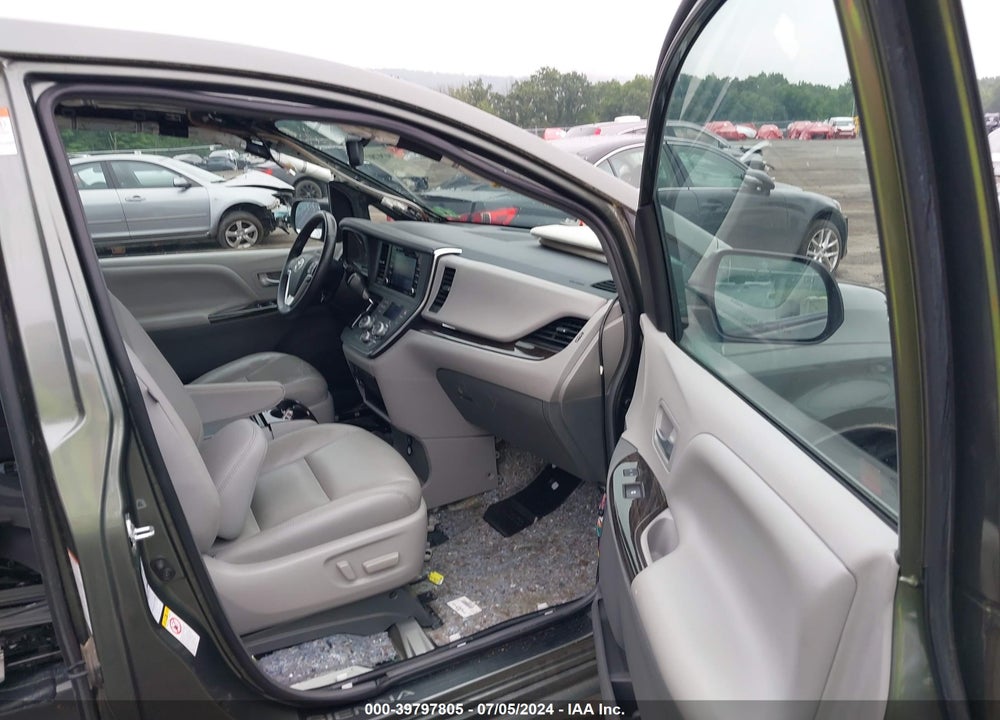 2018 TOYOTA SIENNA XLE 7 PASSENGER VIN: 5TDDZ3DCXJS204302
