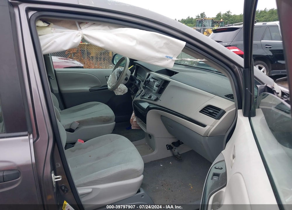 2011 TOYOTA SIENNA BASE V6 VIN: 5TDZK3DC9BS006967