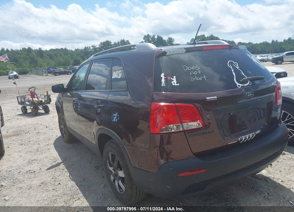 2011 KIA SORENTO LX VIN: 5XYKTCA19BG069890