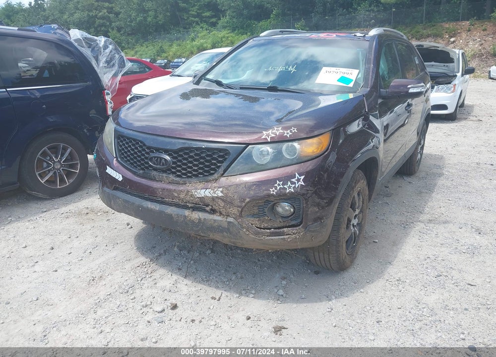 2011 KIA SORENTO LX VIN: 5XYKTCA19BG069890