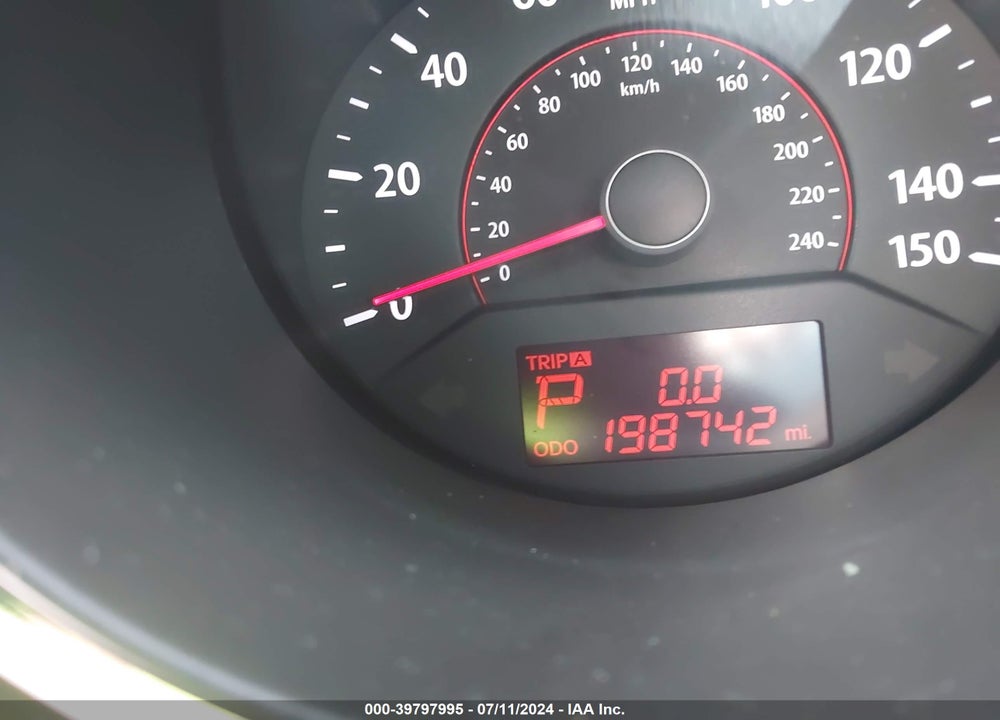 2011 KIA SORENTO LX VIN: 5XYKTCA19BG069890