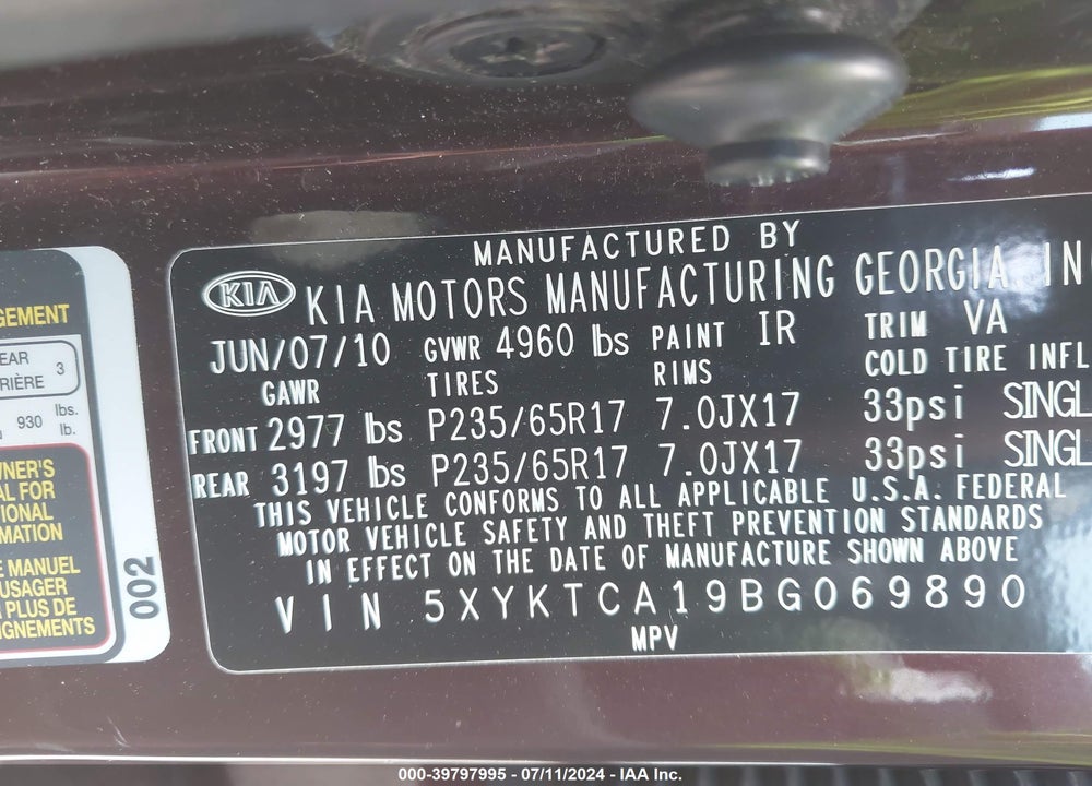 2011 KIA SORENTO LX VIN: 5XYKTCA19BG069890