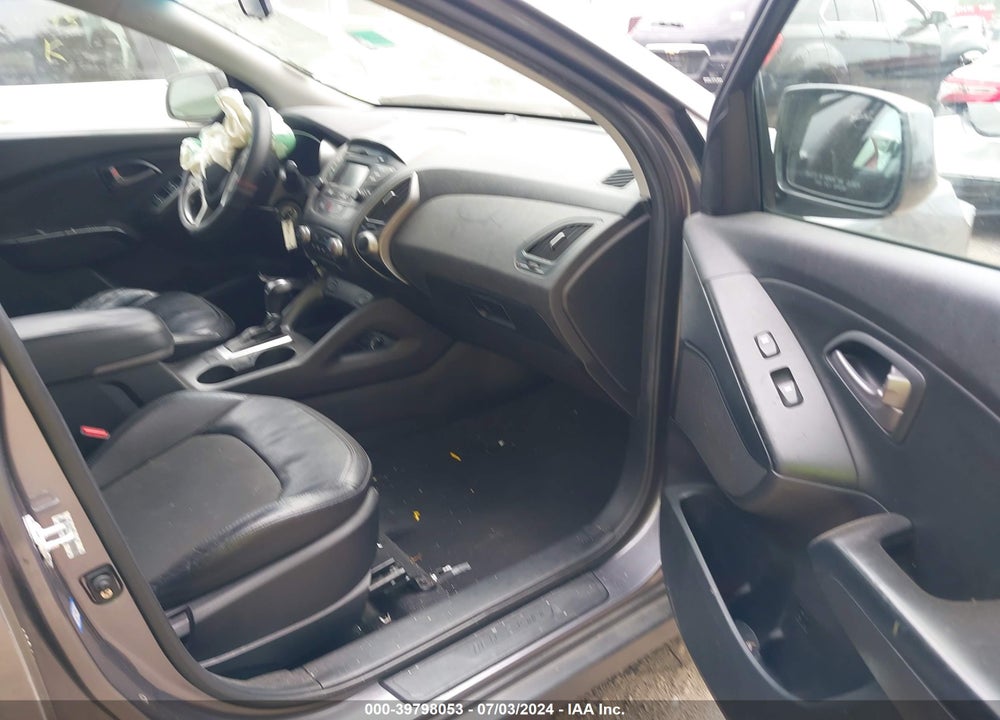 2014 HYUNDAI TUCSON SE VIN: KM8JU3AG4EU841045