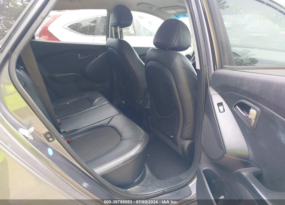 2014 HYUNDAI TUCSON SE VIN: KM8JU3AG4EU841045